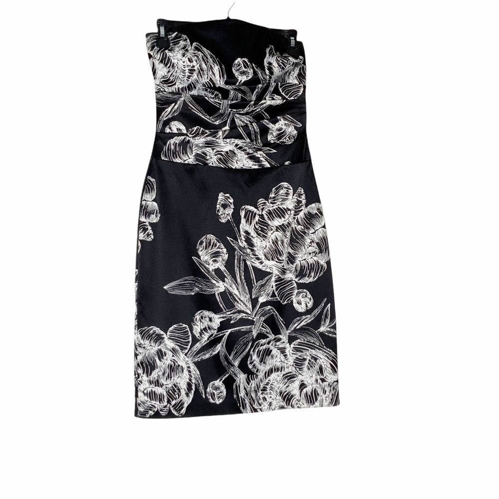 WHITE HOUSE BLACK MARKET strapless  dress. SZ0